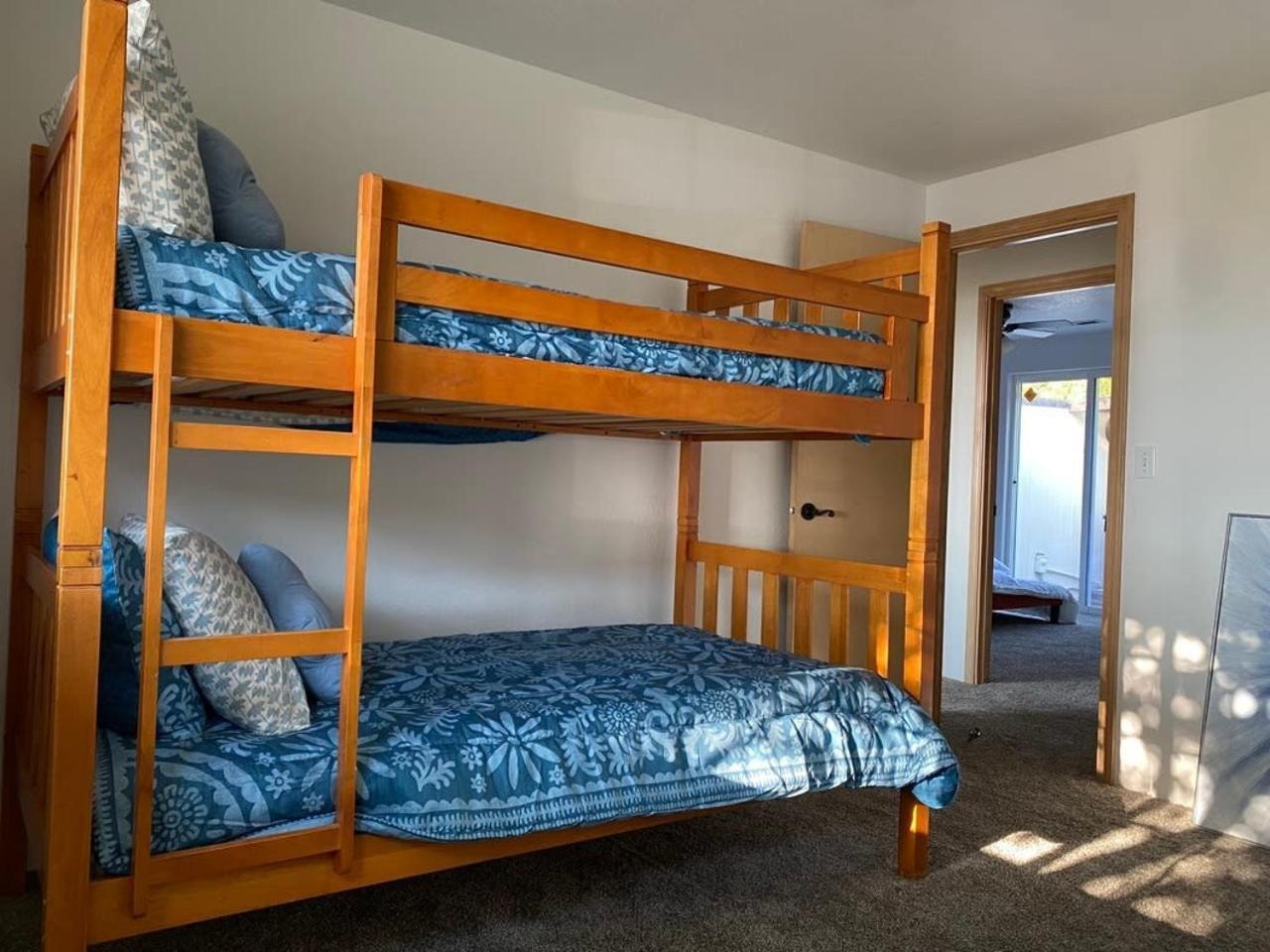 Hot Tub! King Bed-Firepitt-Near Airport& Freeway Villa Medford Eksteriør billede