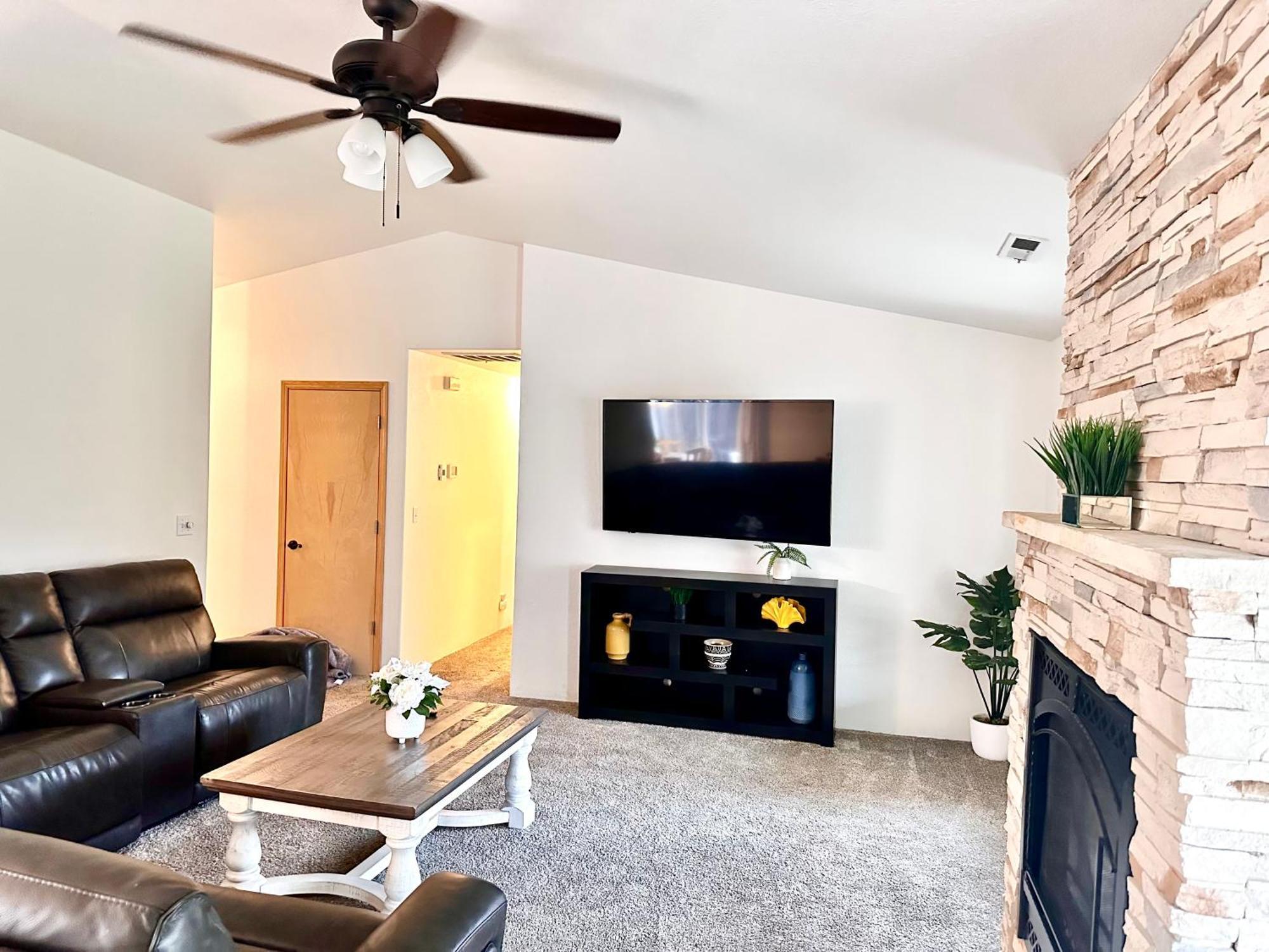Hot Tub! King Bed-Firepitt-Near Airport& Freeway Villa Medford Eksteriør billede